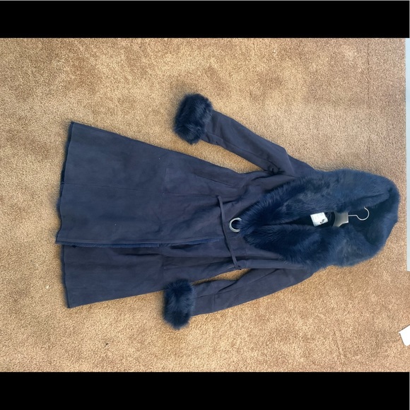 hooded fur coat - Picture 3 of 3